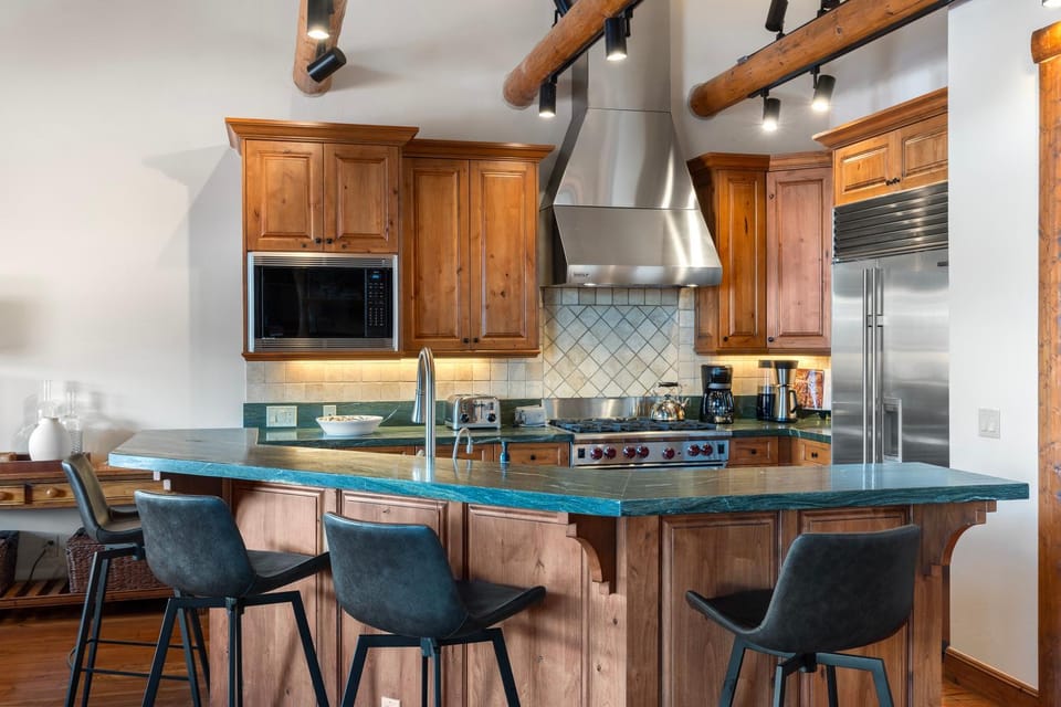 Kitchen or kitchenette, Dining area, dishwasher, oven, stove