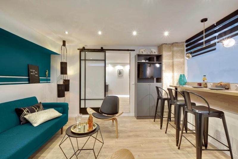 Seating area, pet friendly