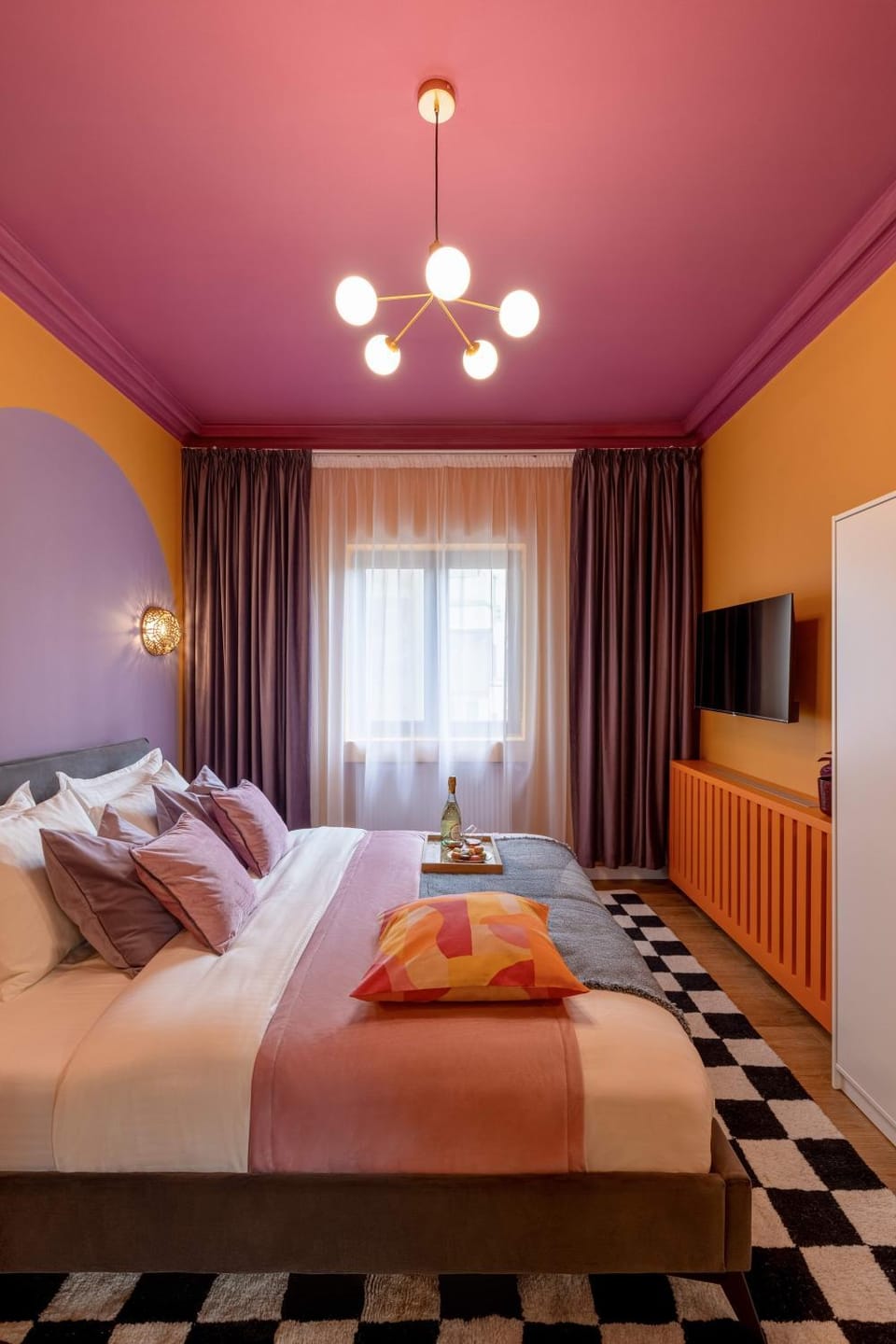 Bed, TV and multimedia, Bedroom