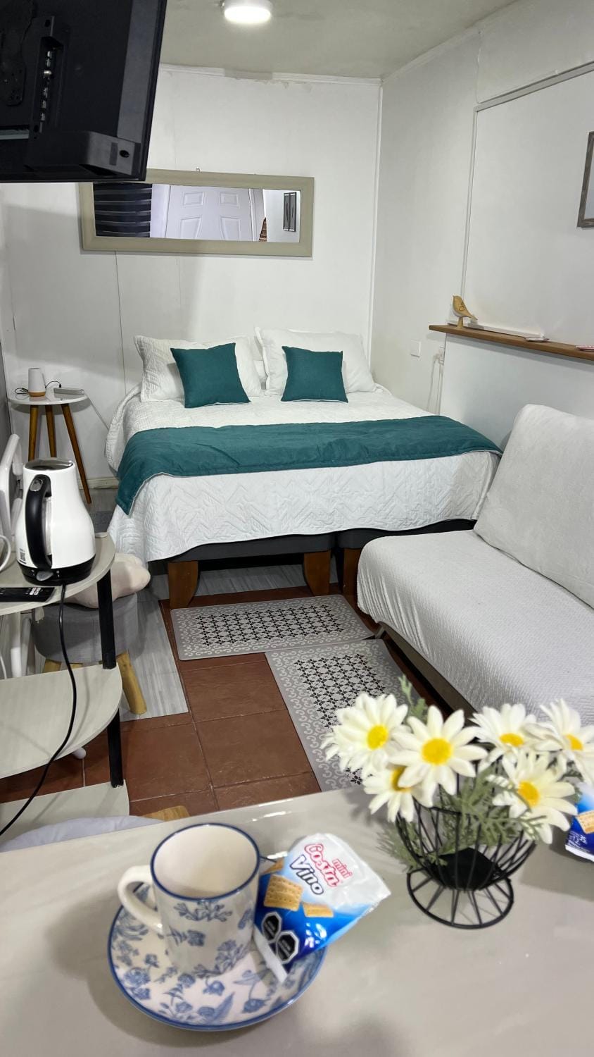 Bed, Living room, Photo of the whole room, Seating area, Dining area, Bedroom