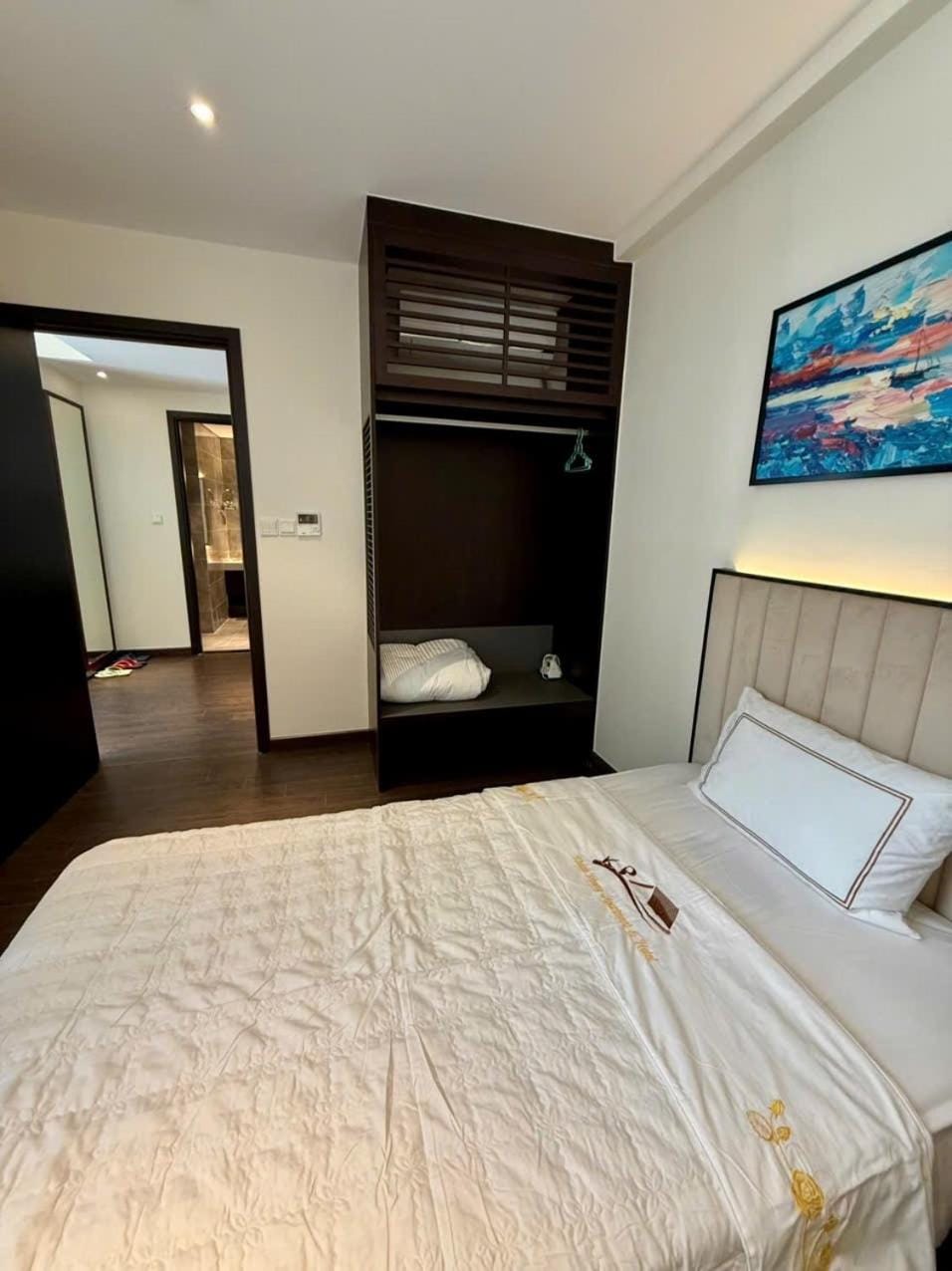 Bed, Photo of the whole room, wardrobe