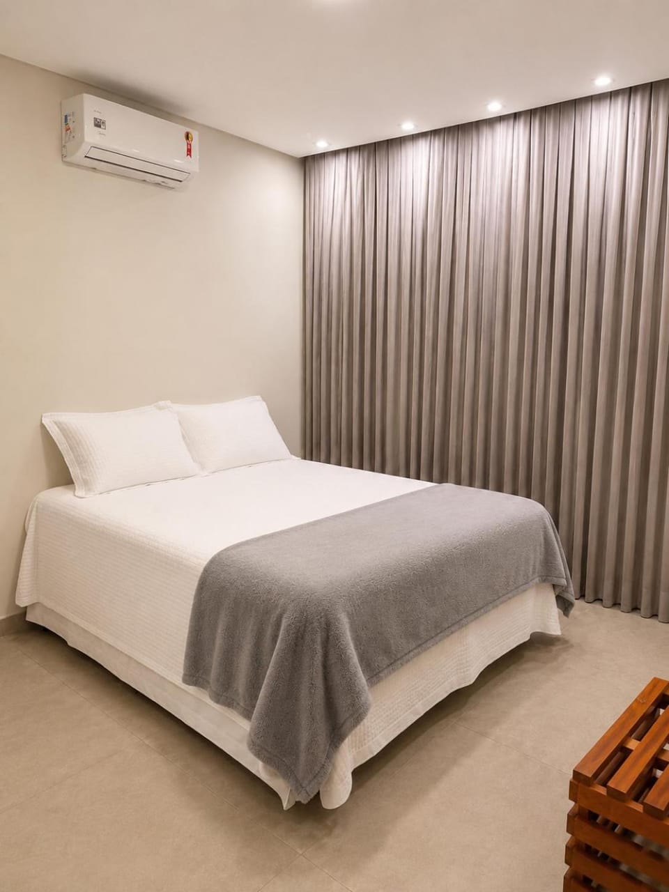 Bedroom, wardrobe, air conditioner