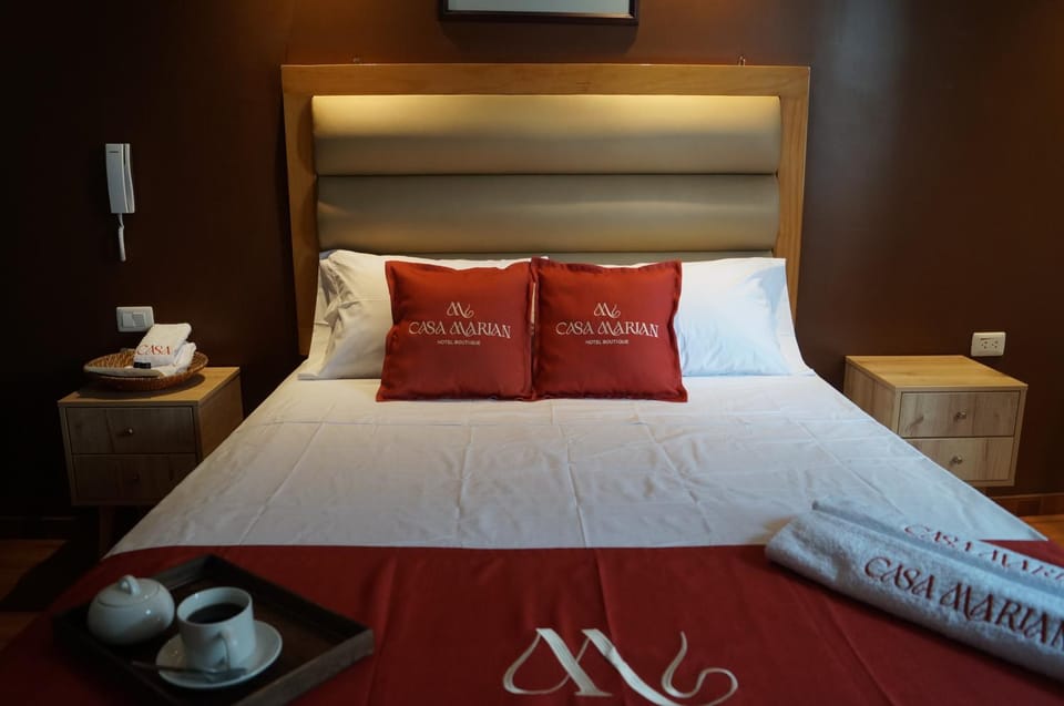 Bedroom, room service, towels