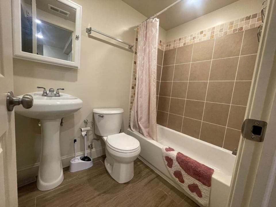 Chic 5BR 2BA apartment in DC Apartment in District of Columbia