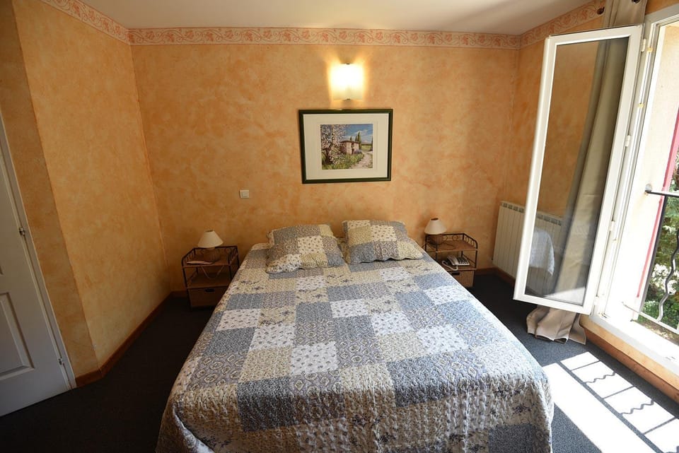 Hôtel PRATO PLAGE Hotel in Pernes-les-Fontaines