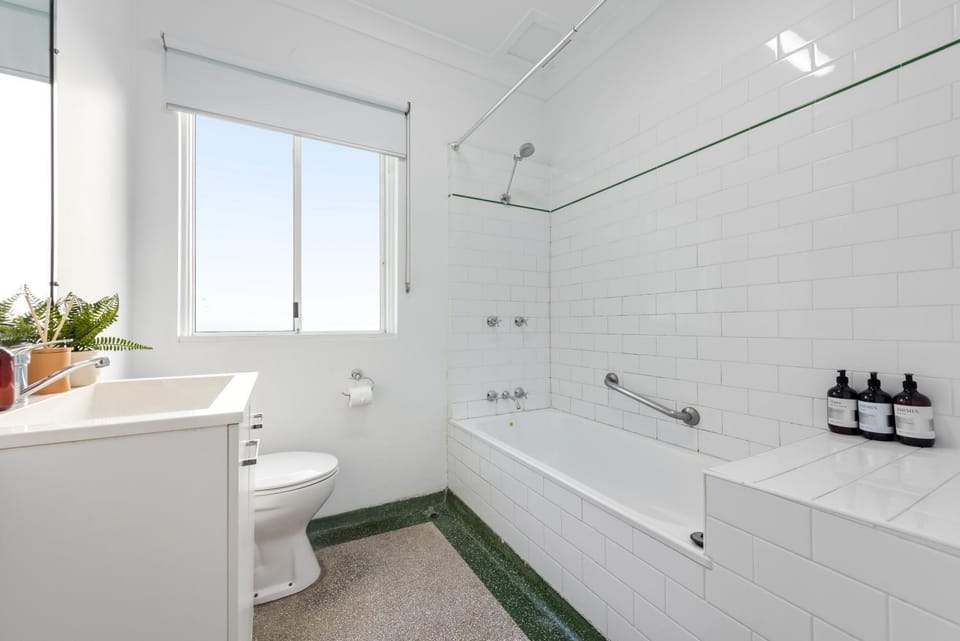 Modern and Comfy Studio - Short walk to Hospital Apartment in Brisbane City
