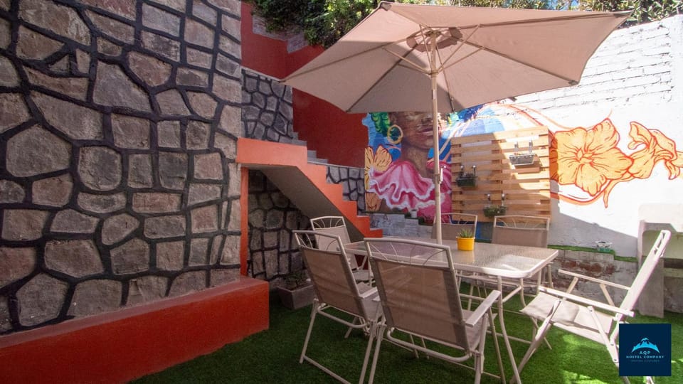 Patio, Day, Dining area