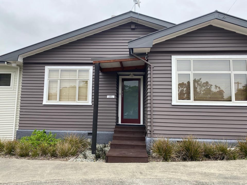Facade/entrance, Guests
