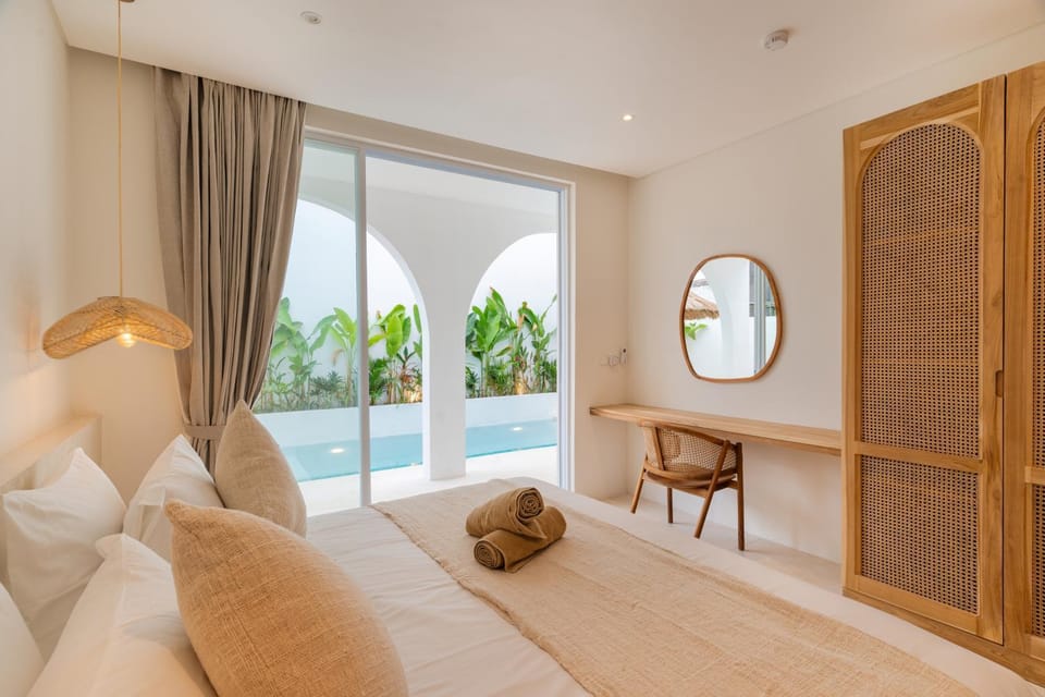Bedroom, Pool view, wardrobe