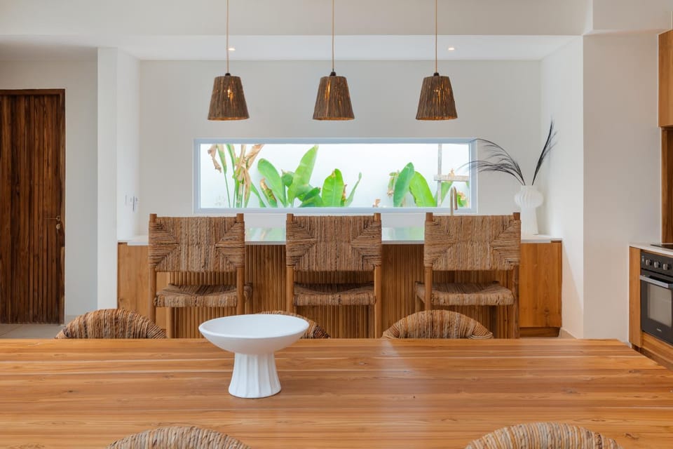 Dining area, kitchen