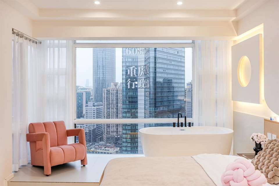 Baihong Sky View Studio with Deep Soak Tub - Jiefangbei Center Apartment in China