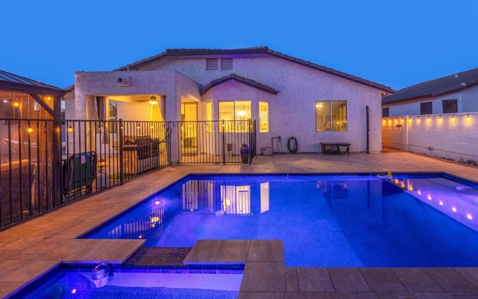 Patio, Pool view, Swimming pool, sunbed