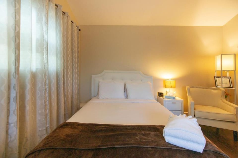 Sonoma Getaway for Two - Great Location House in Boyes Hot Springs