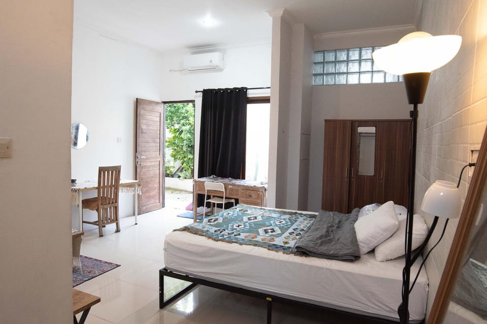 Bed, Living room, Bedroom, air conditioner