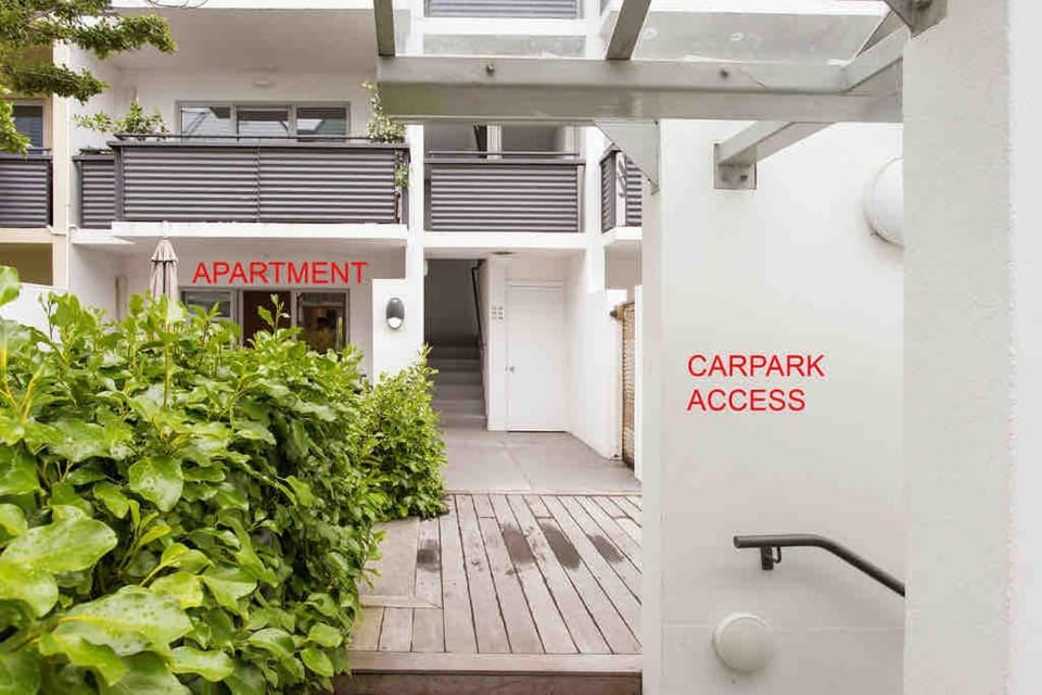 Handy CBD Covered Free Parking Gym 2 Bdrm Apartment in Christchurch