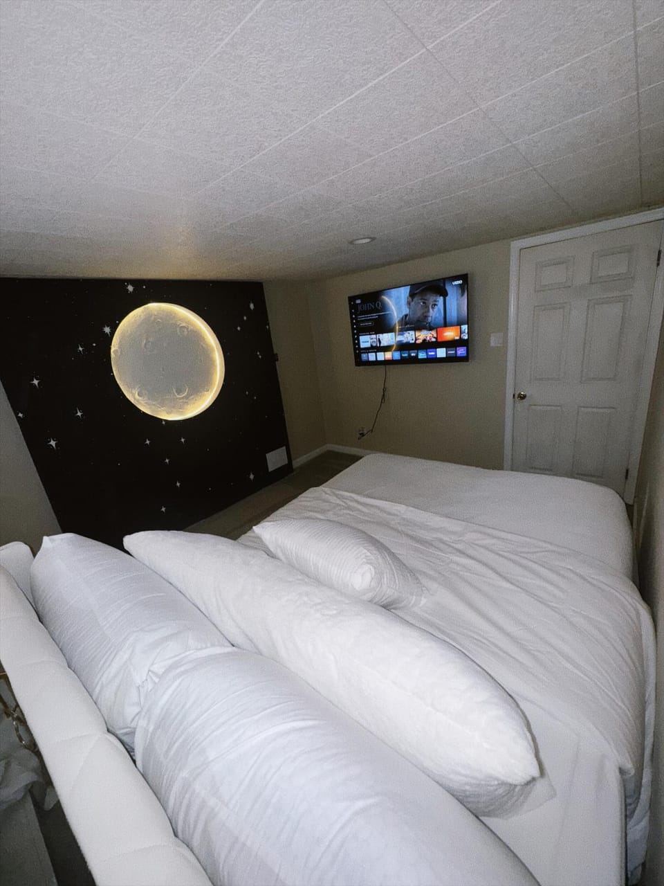 Moonlit Serenity Apartment in Oakland