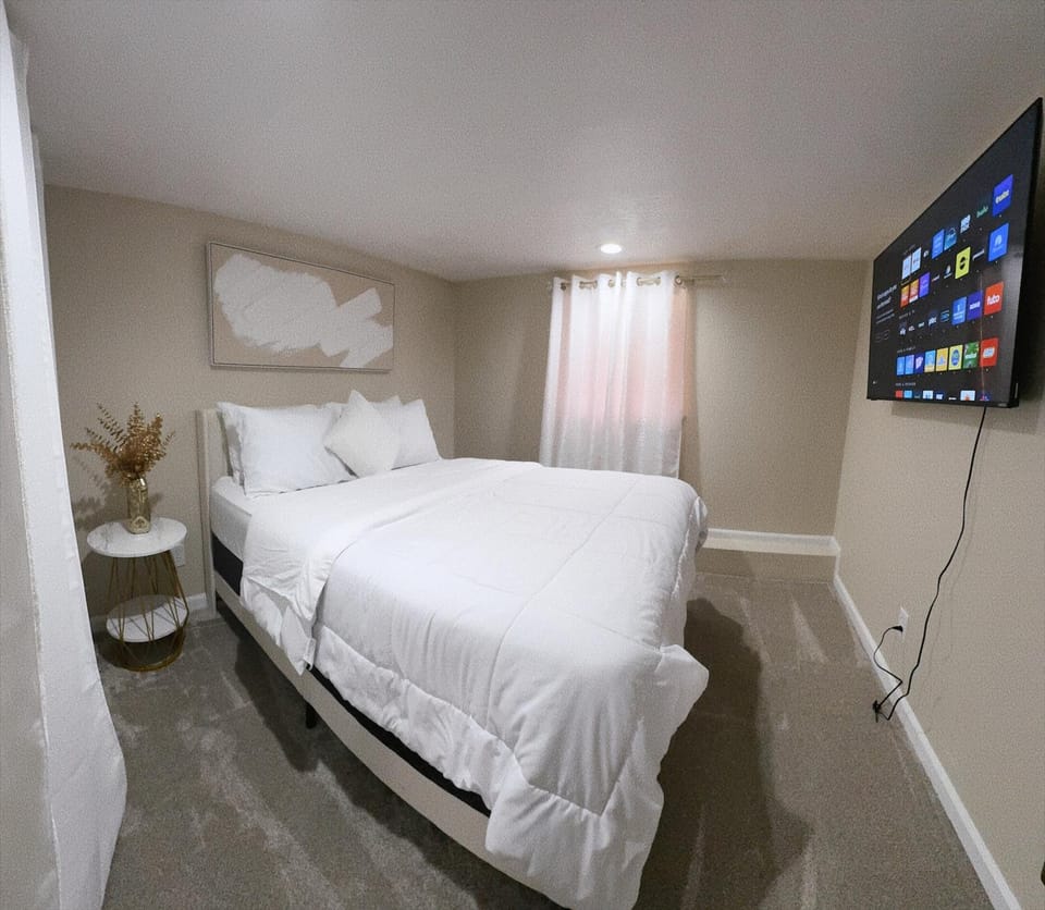 Moonlit Serenity Apartment in Oakland