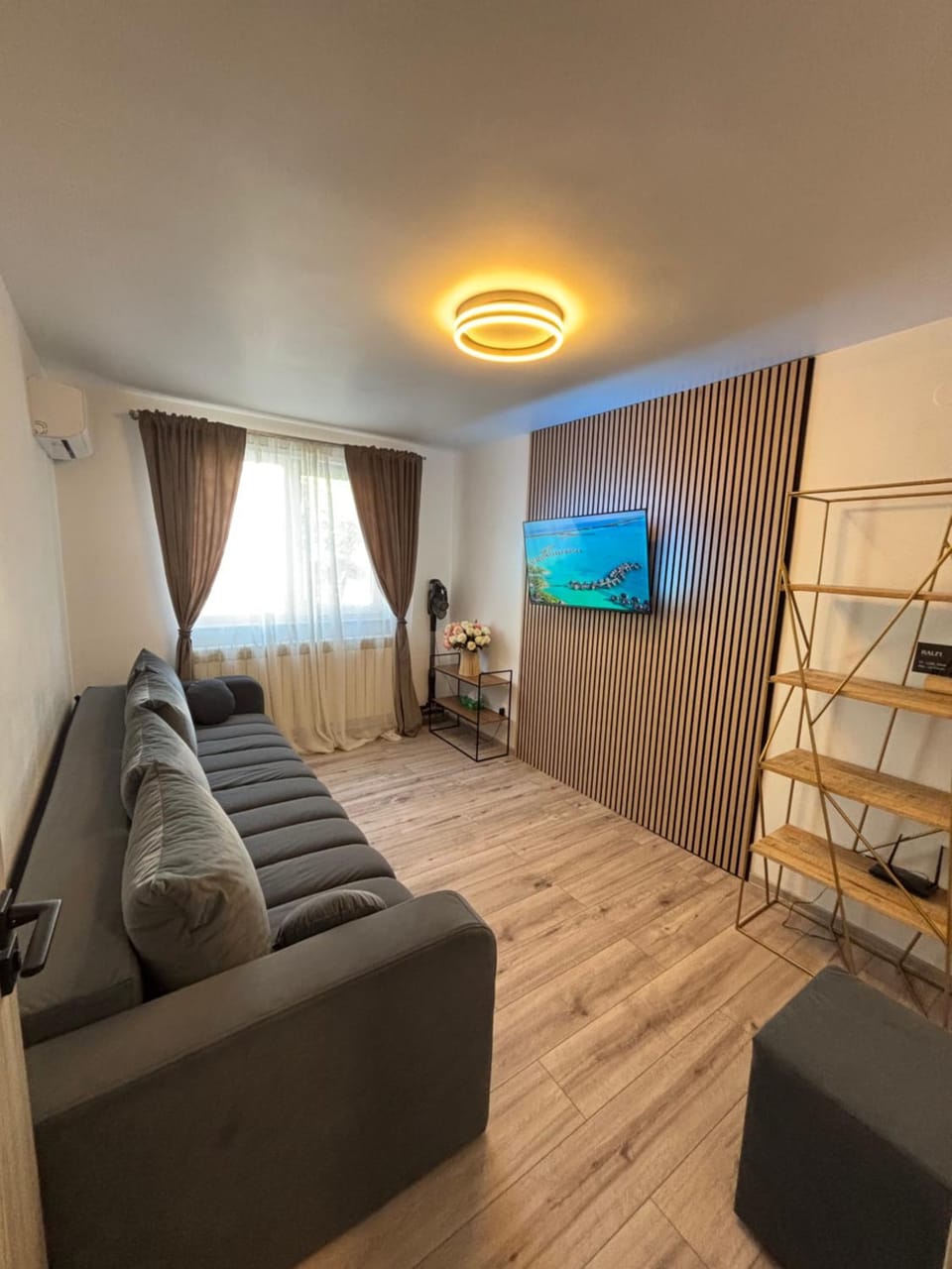 Communal lounge/ TV room, TV and multimedia, Living room, Seating area, Evening entertainment