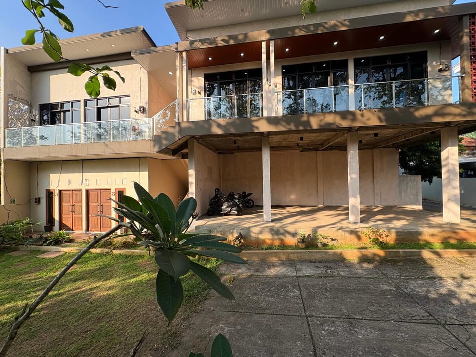 Property building, Day, Garden, Garden view