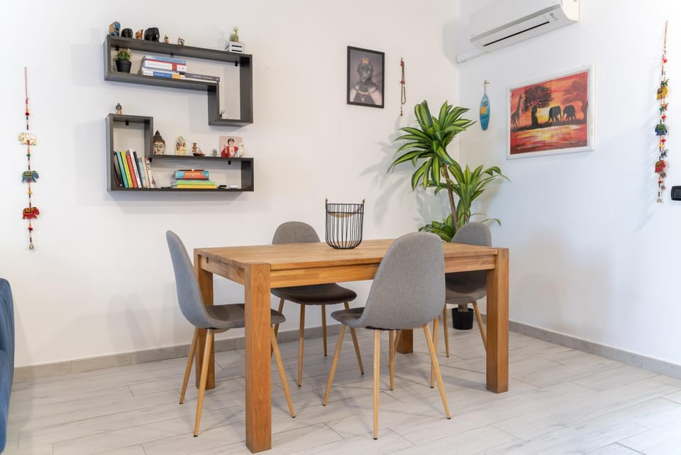 Living room, Seating area, Dining area, air conditioner