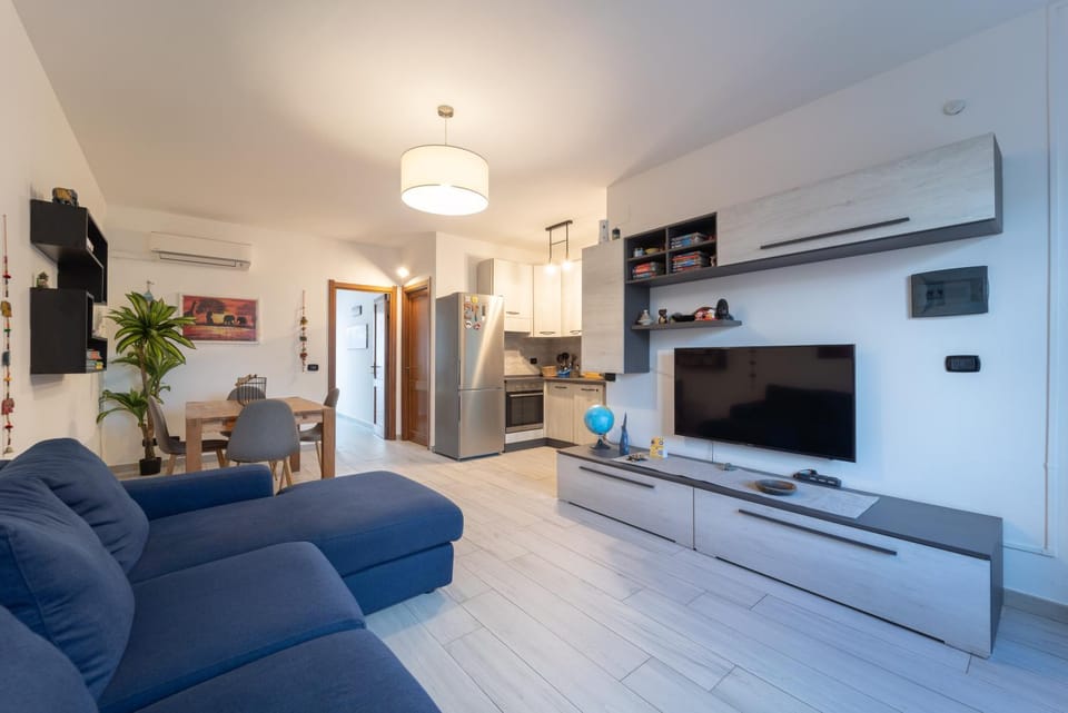 Communal lounge/ TV room, TV and multimedia, Kitchen or kitchenette, Living room, Seating area, Evening entertainment