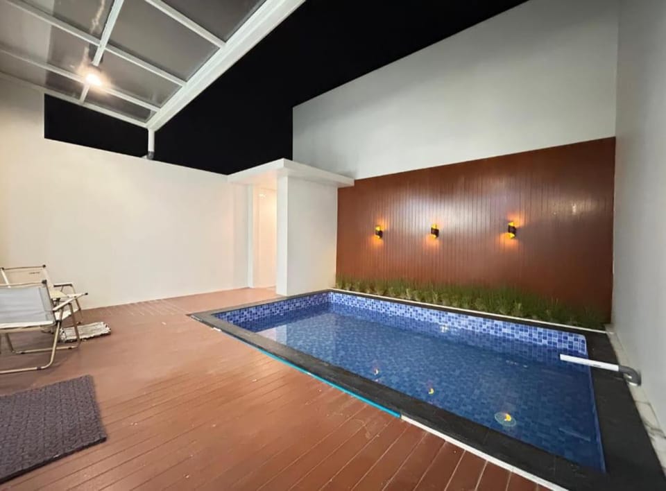 Swimming pool, Swimming pool