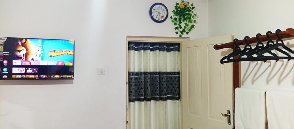 TV and multimedia, Other, Family, towels, wardrobe