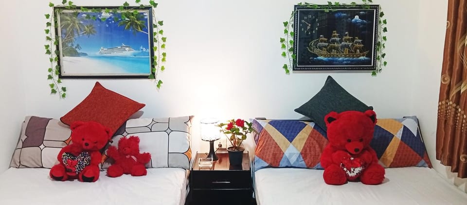 Bed, Bedroom, Family