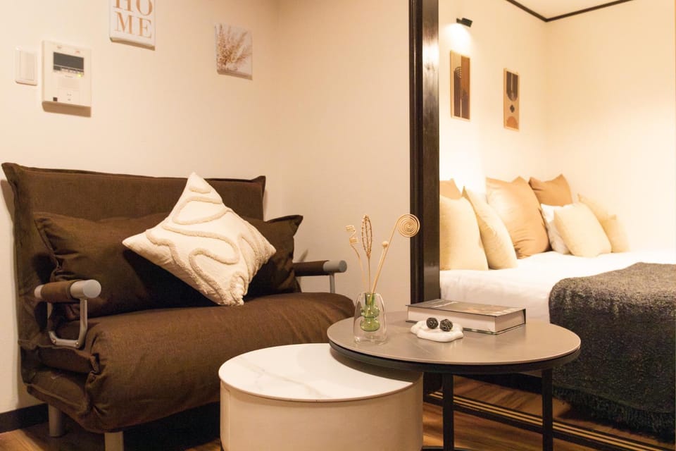 Bed, Living room, Photo of the whole room, Bedroom