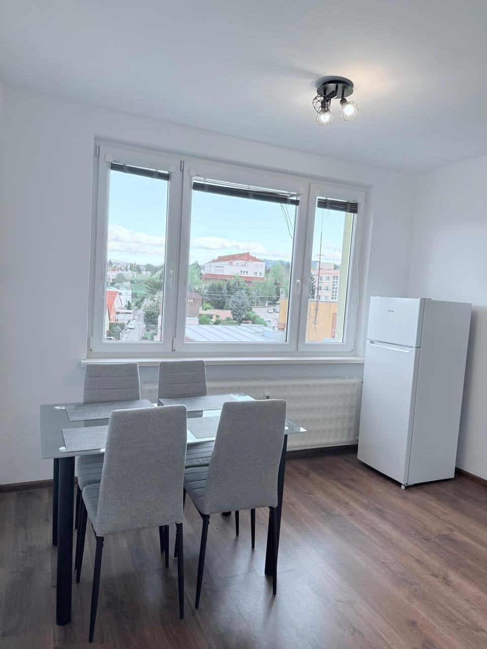 Pohodlný apartmán s klímou blízko centra Prievidza Apartment in Slovakia