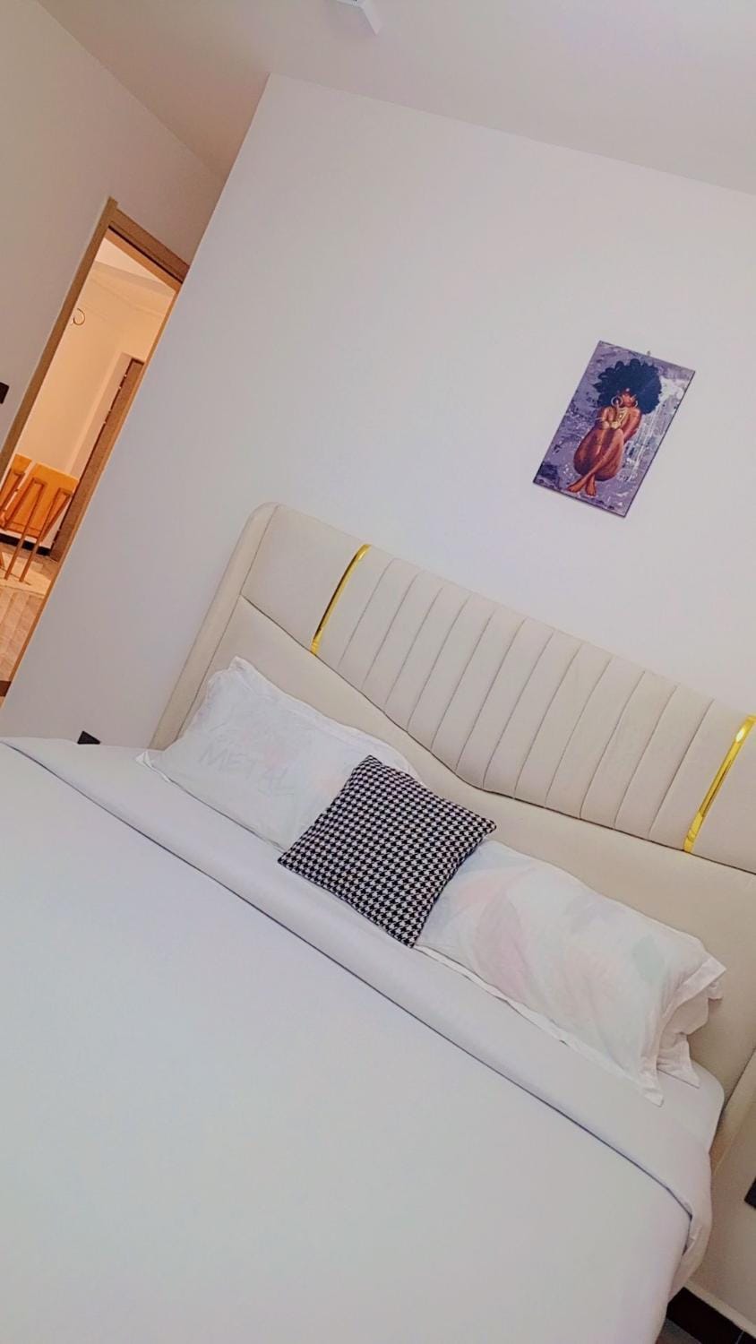 Executive modernly furnished two bedroom apartment with close proximity to yaya center and gourmet restaurants Apartment in Nairobi