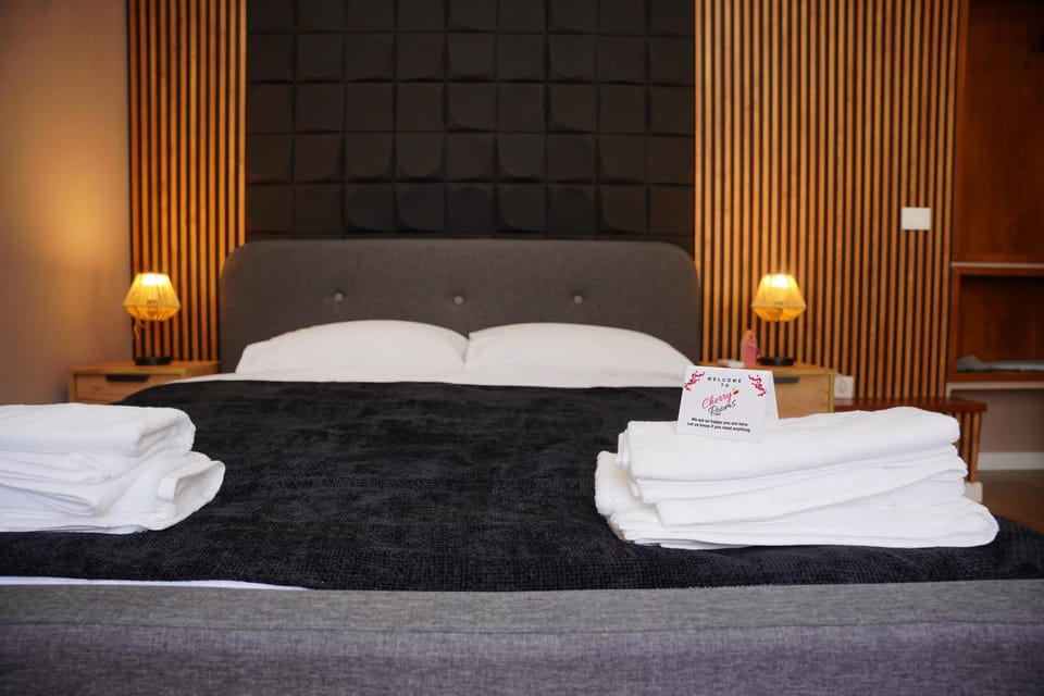 Bed, Photo of the whole room, Bedroom, towels