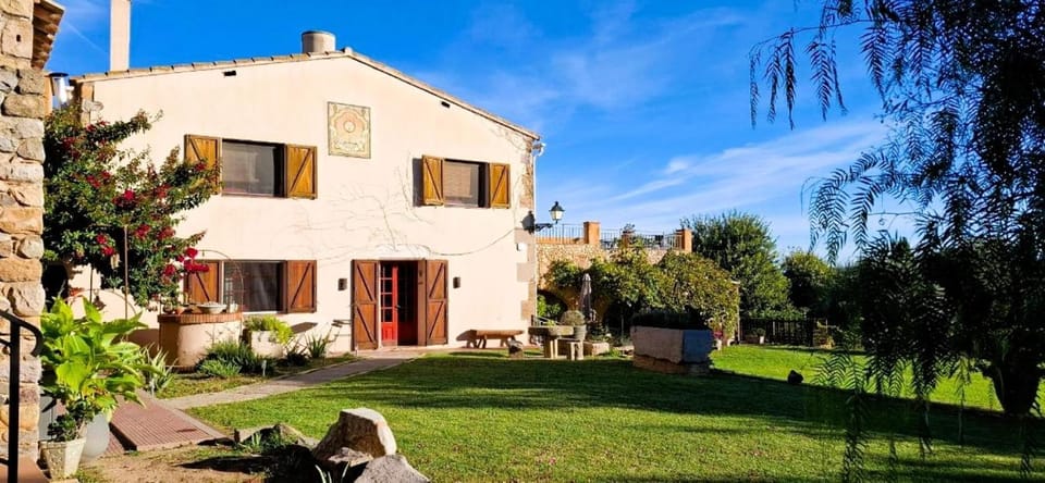 Property building, Day, Natural landscape, Garden, Garden view