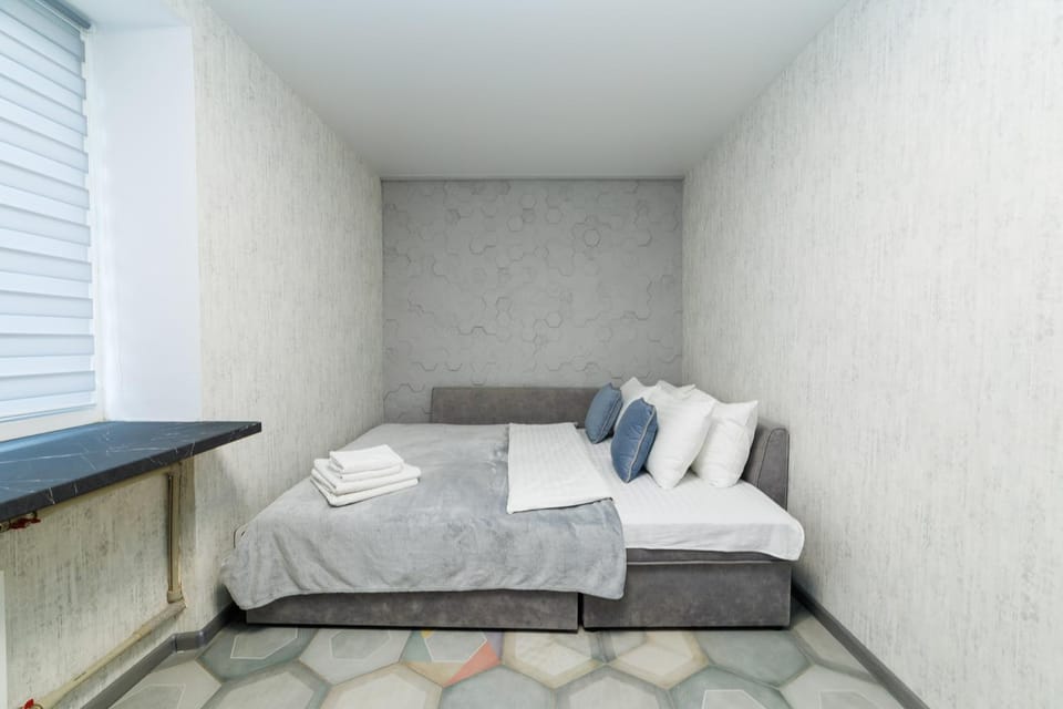 Bed, Living room, Photo of the whole room, Seating area, Bedroom, towels