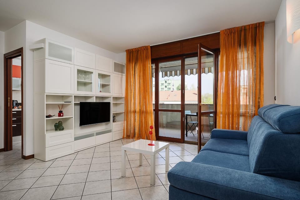 Communal lounge/ TV room, TV and multimedia, Kitchen or kitchenette, Living room, Seating area, Evening entertainment