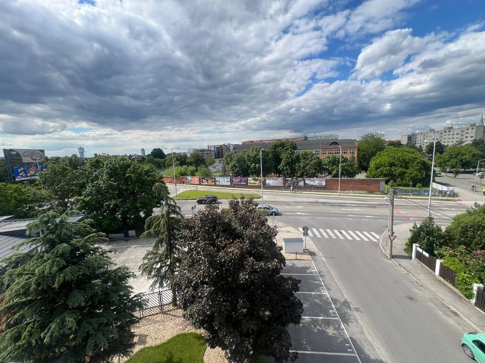 View (from property/room), Balcony/Terrace, City view