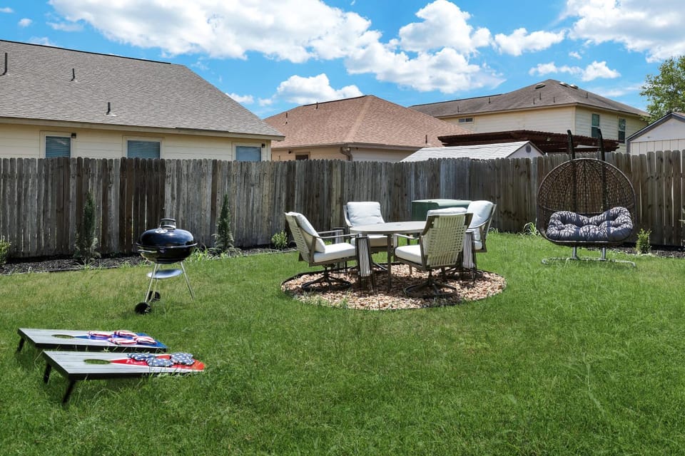 Hot Tub Near Missions Park DT Yard BBQ Games House in San Antonio
