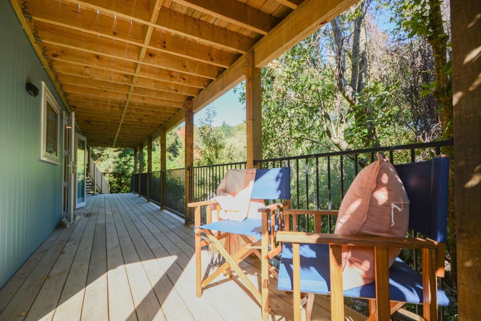 Property building, Balcony/Terrace, Seating area