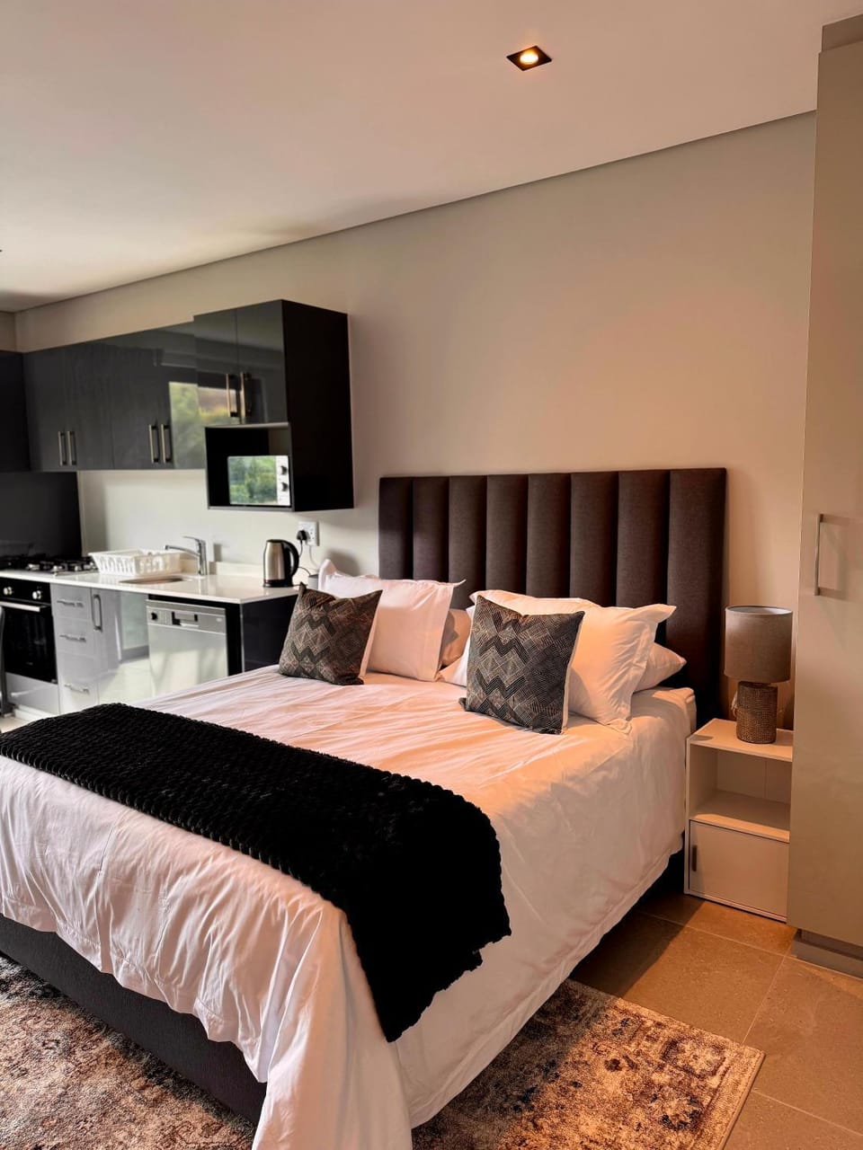 Kitchen or kitchenette, Bedroom