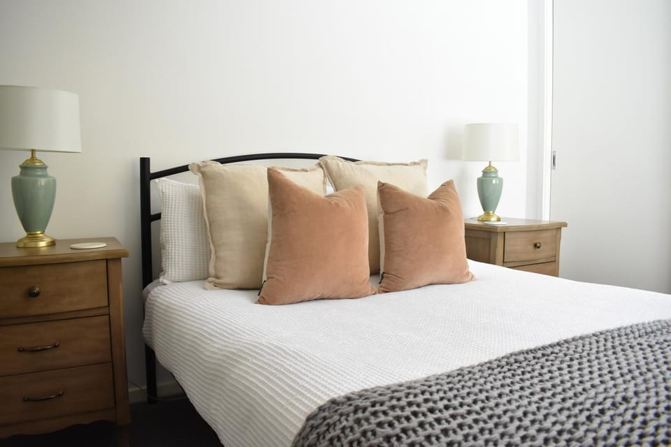 Lux 3 bedroom townhouse, stroll to beaches, cafes House in Central Coast