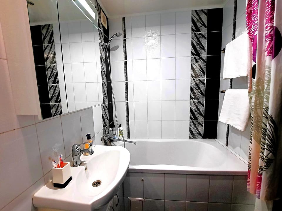 Shower, Bathroom, Bath, towels