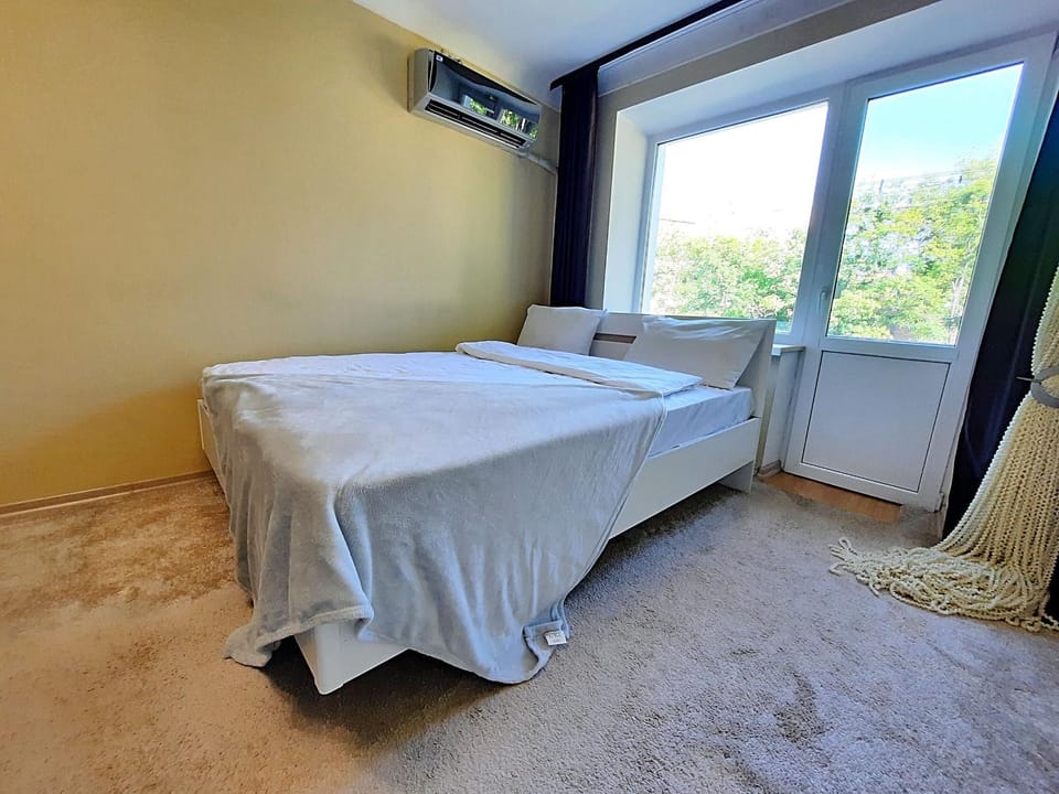 Bed, TV and multimedia, Photo of the whole room, Bedroom, air conditioner