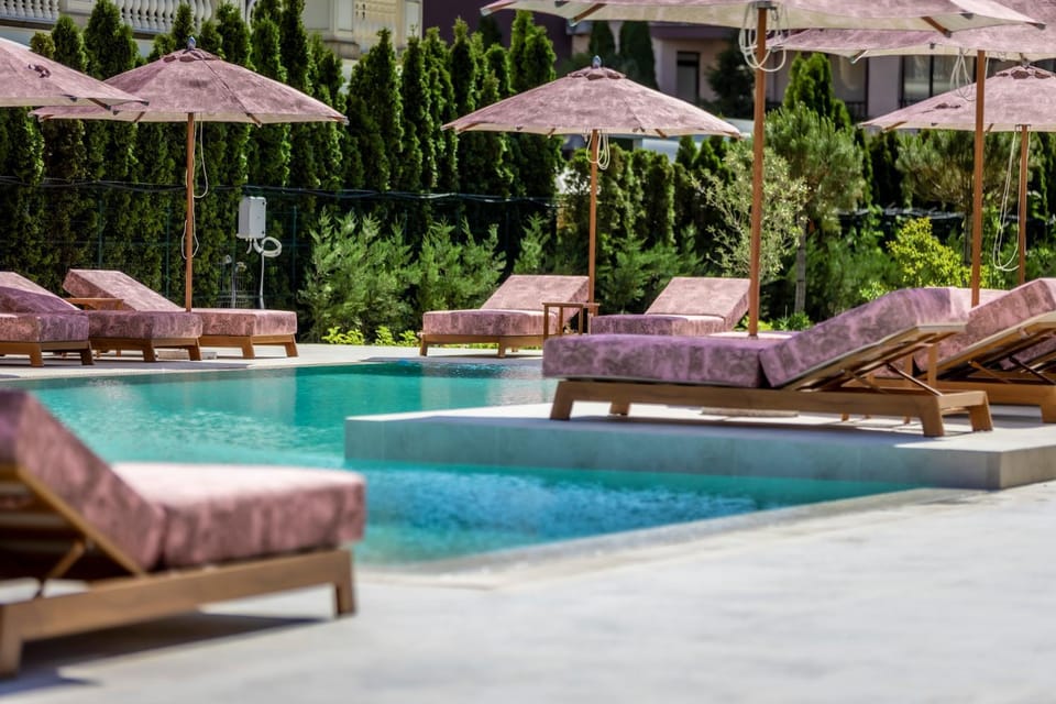 Swimming pool, Swimming pool, sunbed
