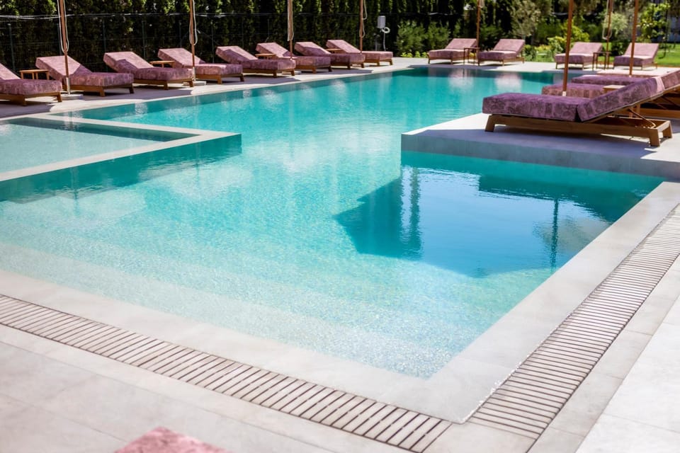 Swimming pool, sunbed