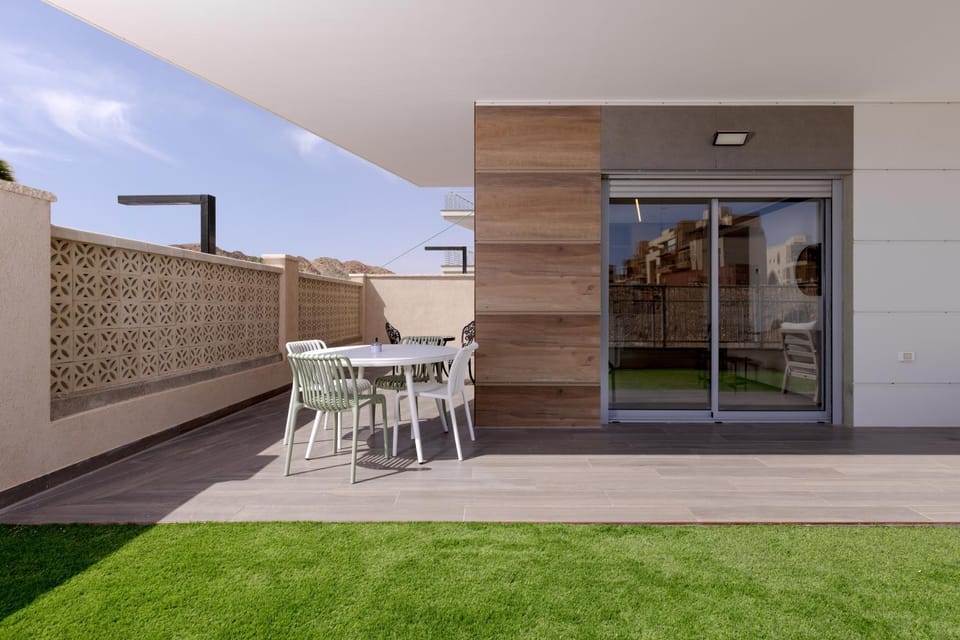 Property building, Patio, Balcony/Terrace