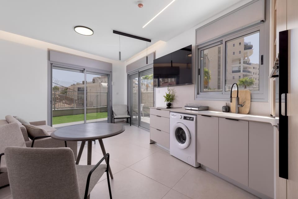 Kitchen or kitchenette, Living room, Seating area, Dining area, washing machine