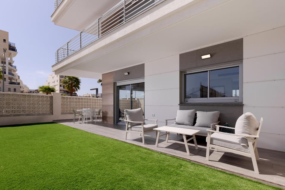 Property building, Patio, Balcony/Terrace, sunbed