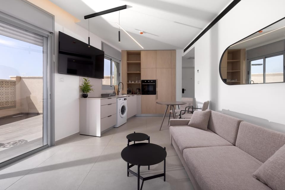 Kitchen or kitchenette, Living room, Seating area