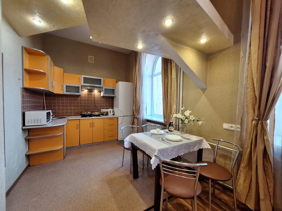 Kitchen or kitchenette, Dining area, microwave, pet friendly, stove