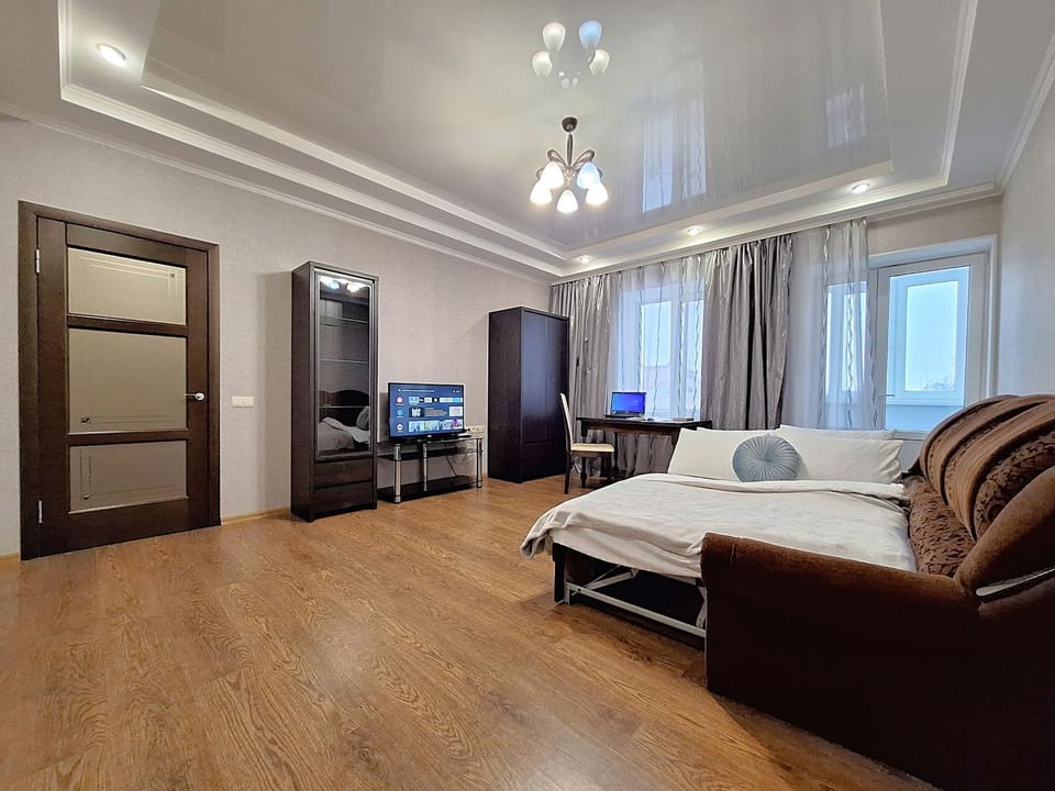Bed, TV and multimedia, Living room, Photo of the whole room, Seating area, Bedroom, wardrobe